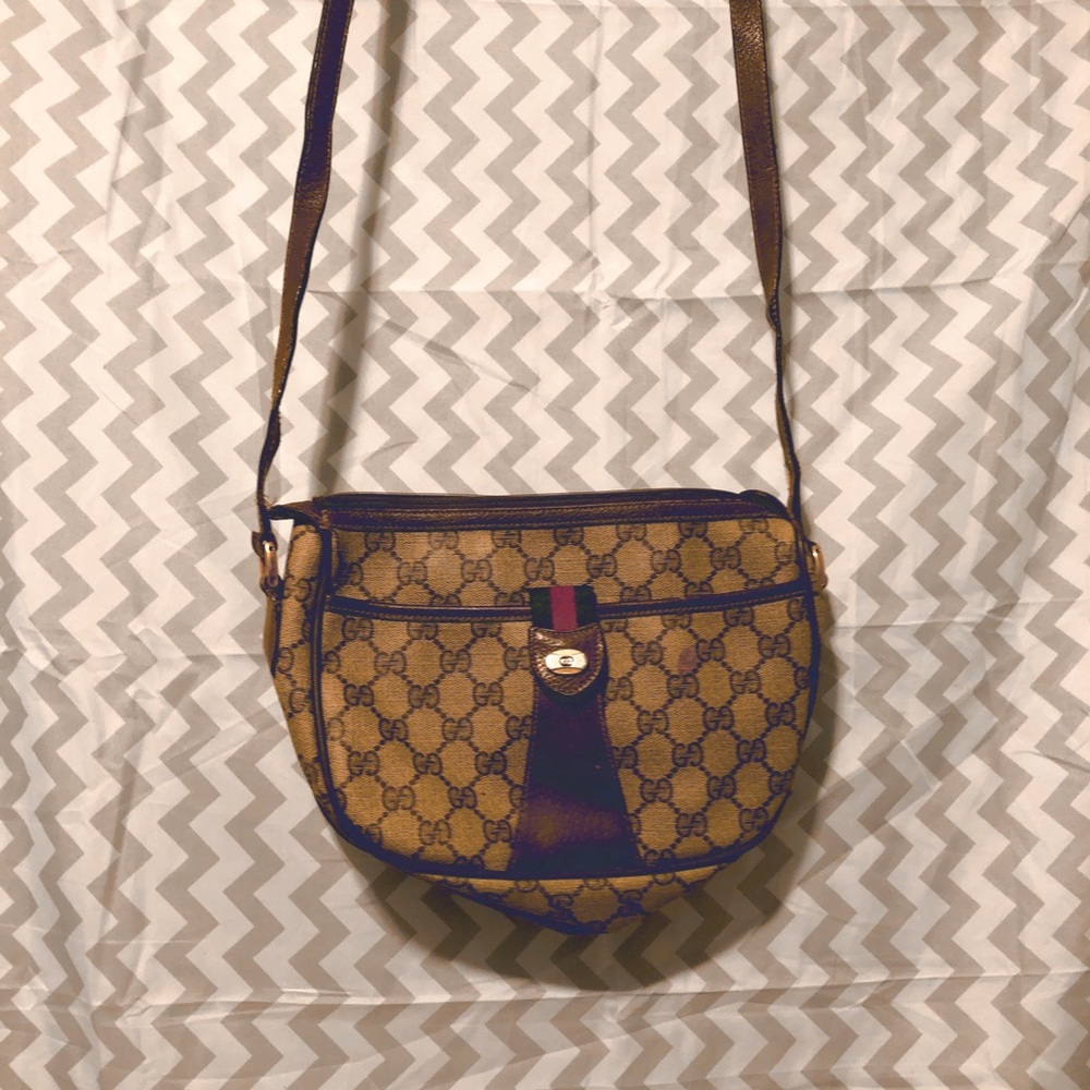 2011 Gucci shoulder bag with proof of purchase